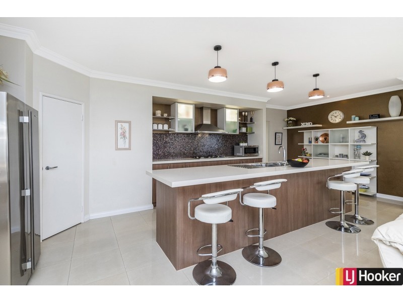 6 Roseburg Court, Meadow Springs WA 6210