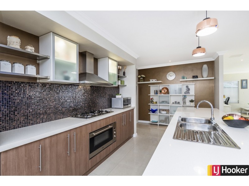 6 Roseburg Court, Meadow Springs WA 6210