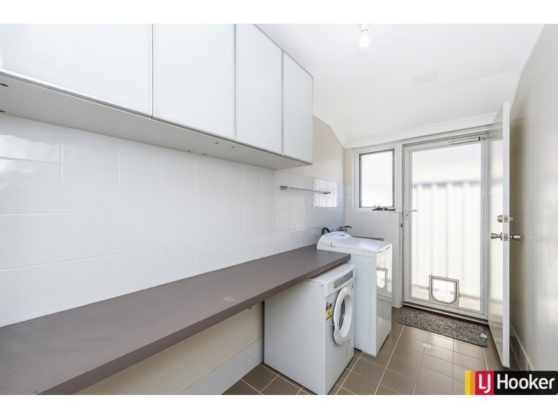 6 Roseburg Court, Meadow Springs WA 6210