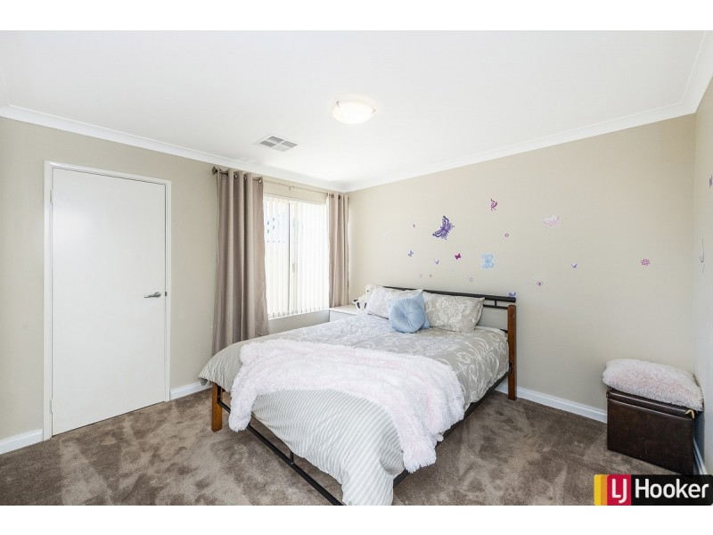 6 Roseburg Court, Meadow Springs WA 6210