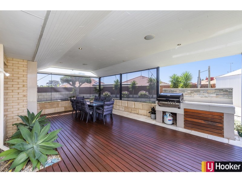 6 Roseburg Court, Meadow Springs WA 6210