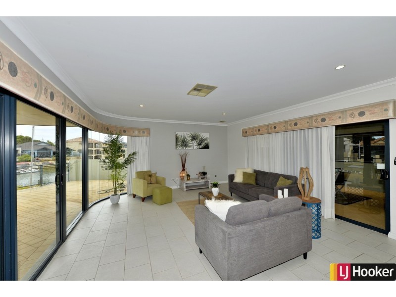 7 Ragamuffin Point, Halls Head WA 6210