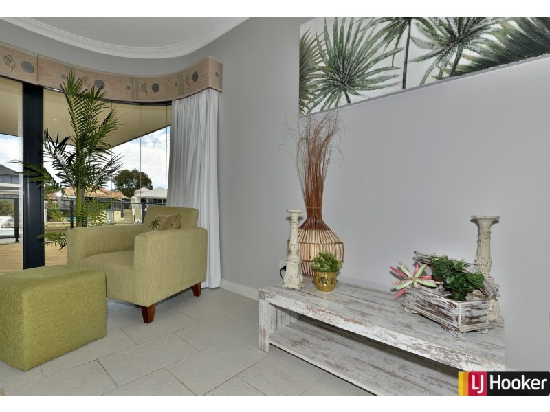 7 Ragamuffin Point, Halls Head WA 6210