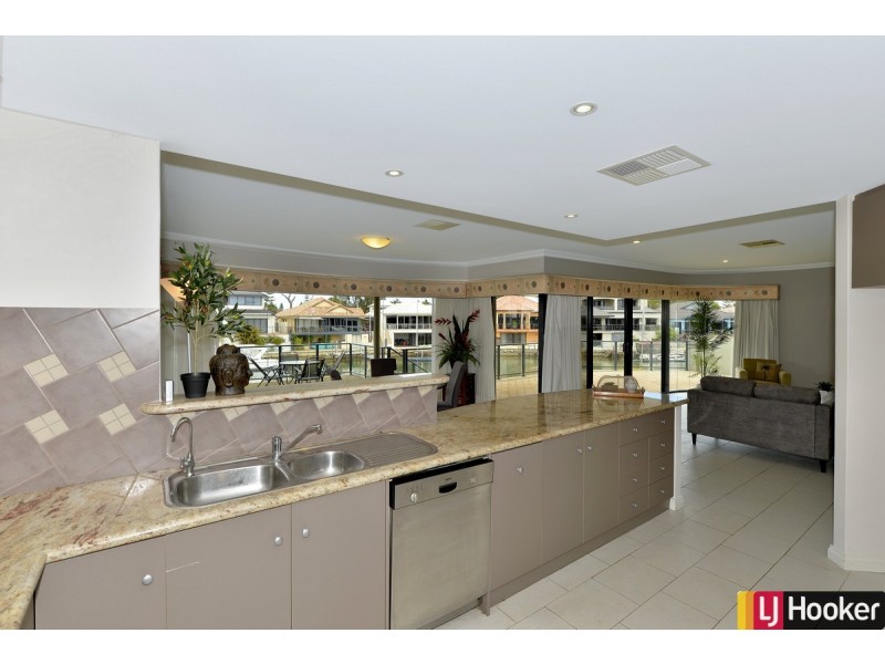 7 Ragamuffin Point, Halls Head WA 6210