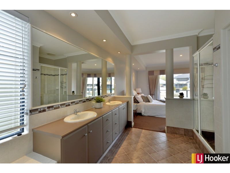 7 Ragamuffin Point, Halls Head WA 6210