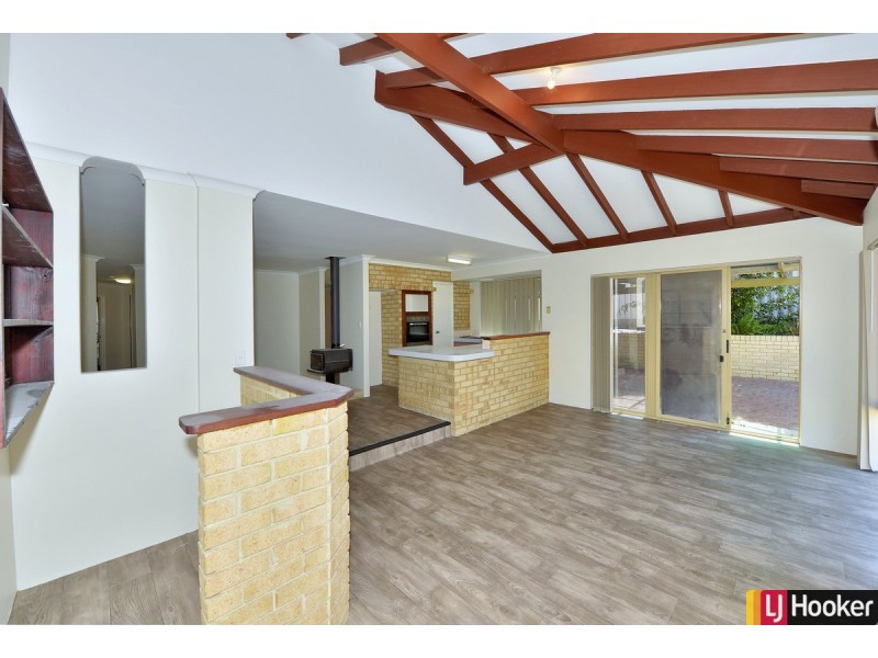 4 Camellia Court, Halls Head WA 6210
