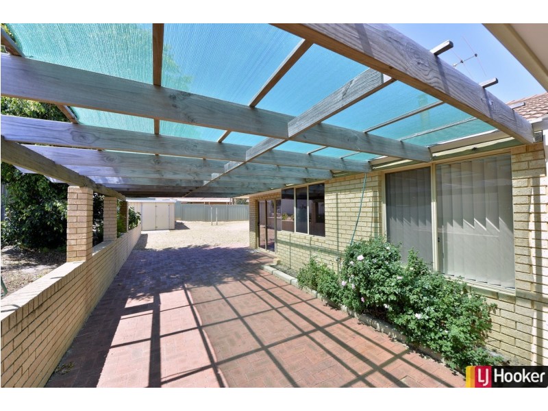 4 Camellia Court, Halls Head WA 6210