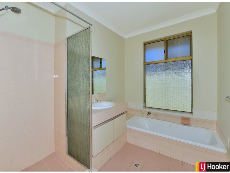 4 Camellia Court, Halls Head WA 6210