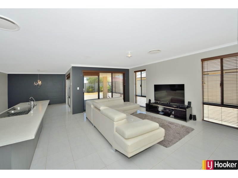 322 Pebble Beach Boulevard, Meadow Springs WA 6210