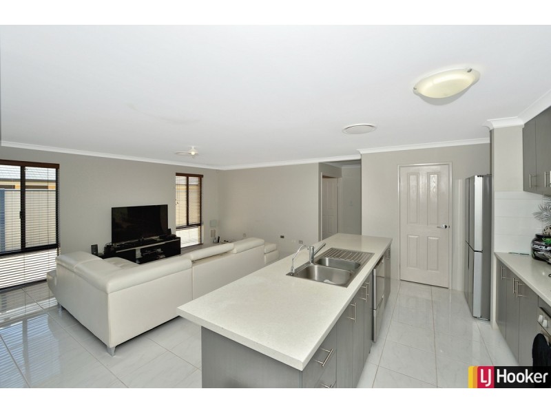 322 Pebble Beach Boulevard, Meadow Springs WA 6210