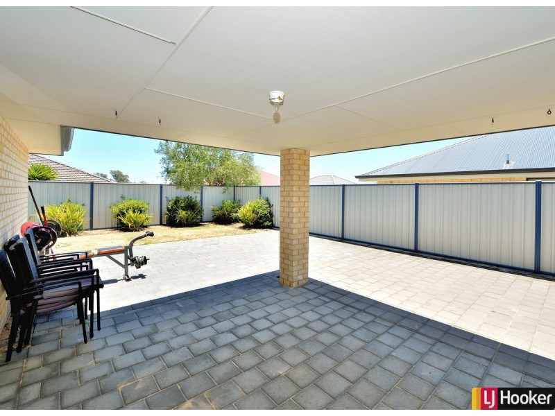 322 Pebble Beach Boulevard, Meadow Springs WA 6210