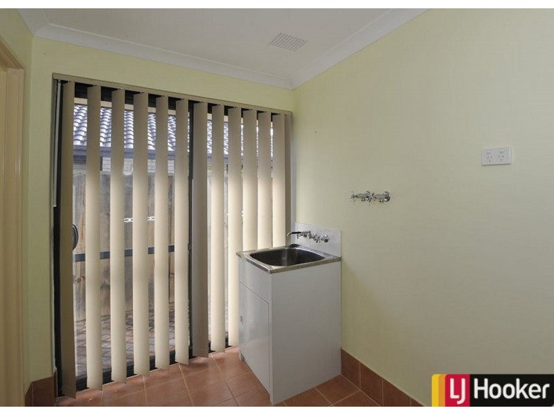 14 Whitegum Pass, Halls Head WA 6210