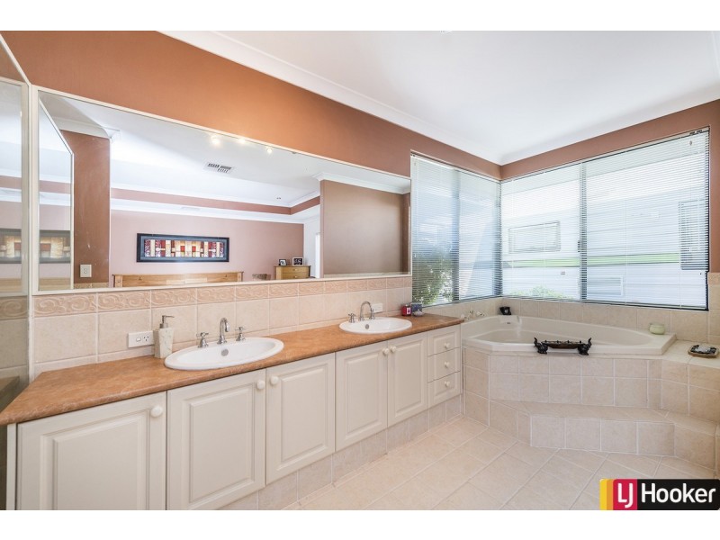 12 Placid Waters Parade, Coodanup WA 6210