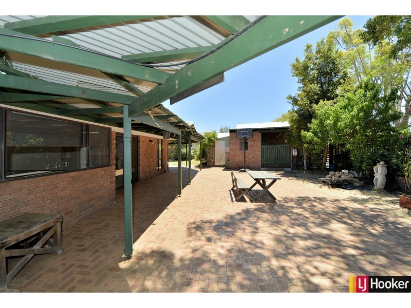 1 Redcliffe Road, Greenfields WA 6210