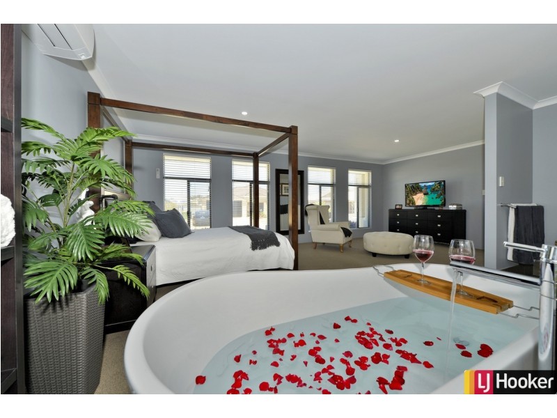 3 Sandbridge Way, Meadow Springs WA 6210