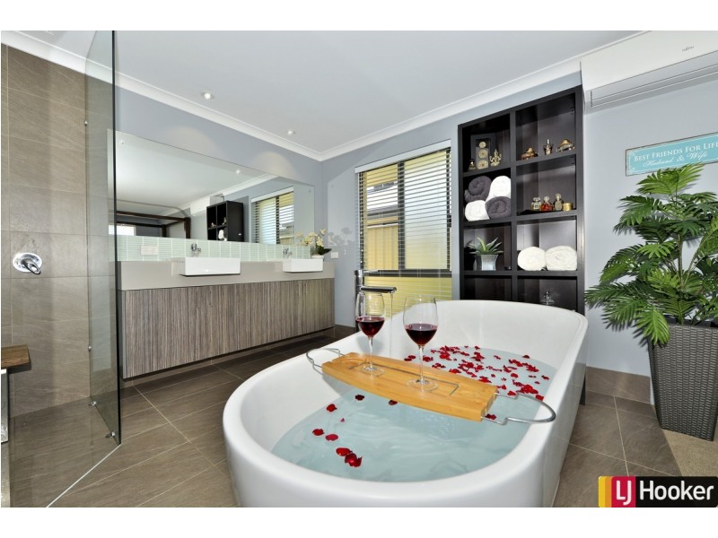 3 Sandbridge Way, Meadow Springs WA 6210