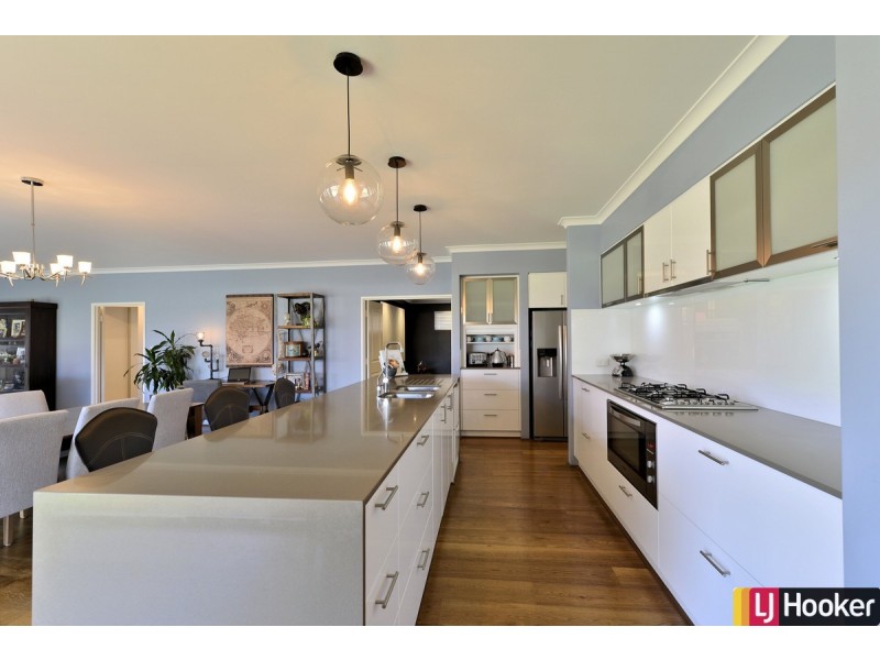 3 Sandbridge Way, Meadow Springs WA 6210