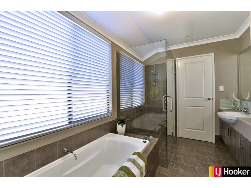 3 Sandbridge Way, Meadow Springs WA 6210