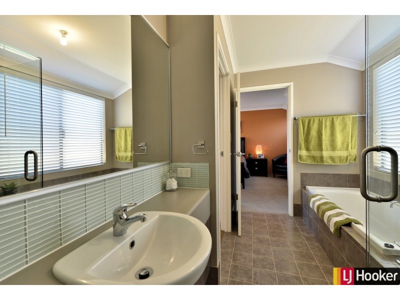 3 Sandbridge Way, Meadow Springs WA 6210