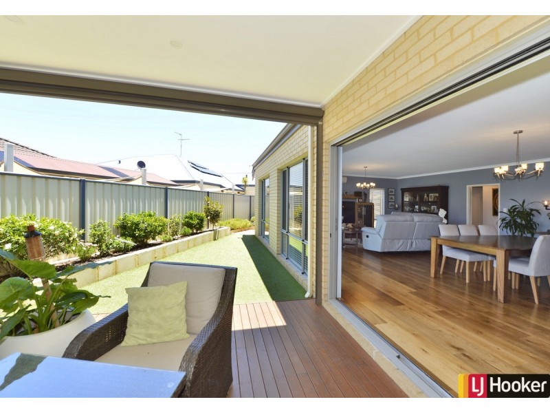 3 Sandbridge Way, Meadow Springs WA 6210