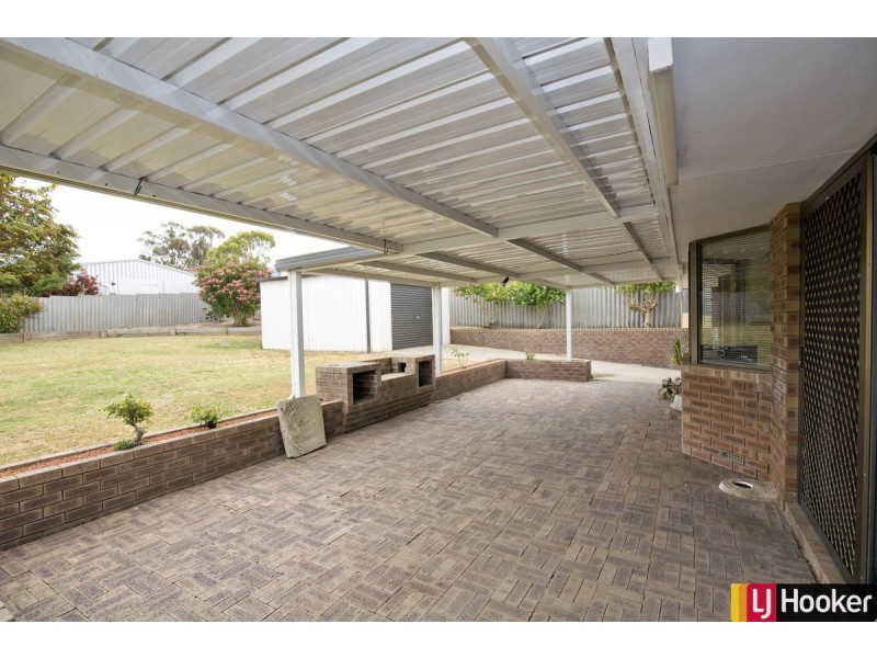 16 Muir Place, Halls Head WA 6210