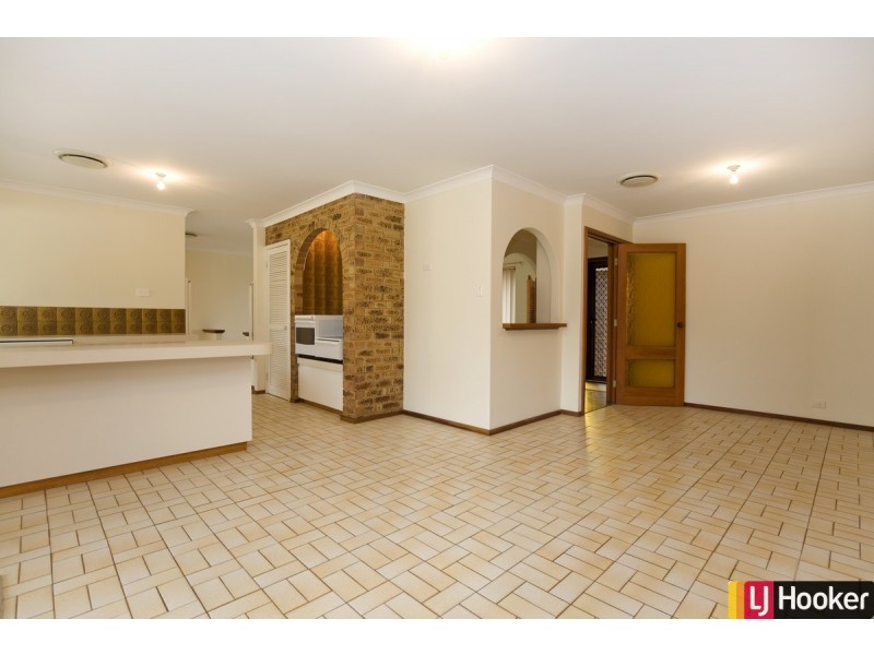 16 Muir Place, Halls Head WA 6210