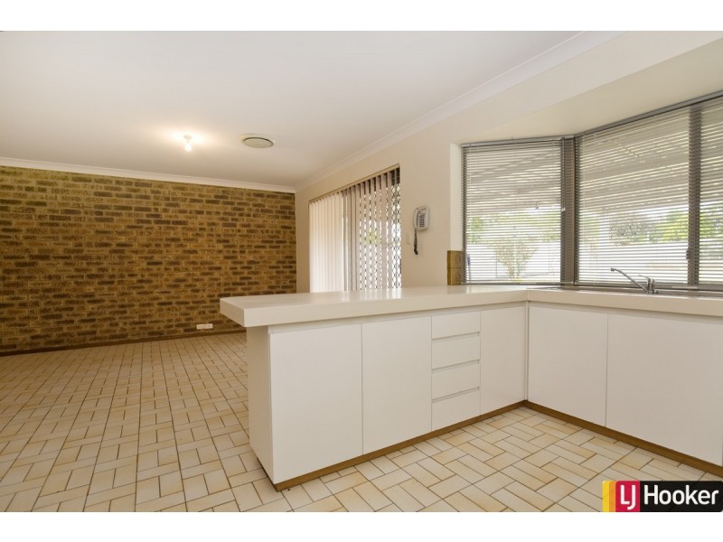 16 Muir Place, Halls Head WA 6210