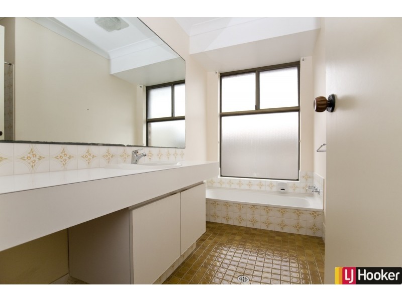 16 Muir Place, Halls Head WA 6210