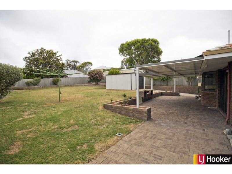 16 Muir Place, Halls Head WA 6210