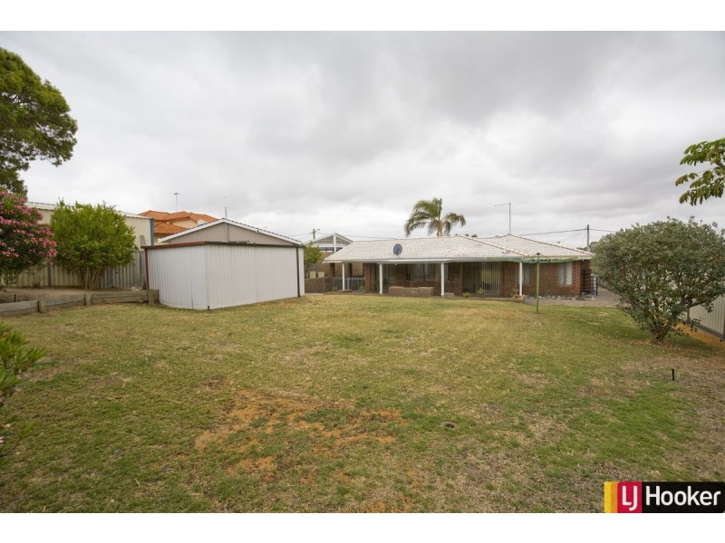 16 Muir Place, Halls Head WA 6210