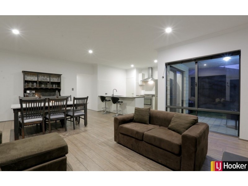 8 Vestita Lane, Halls Head WA 6210