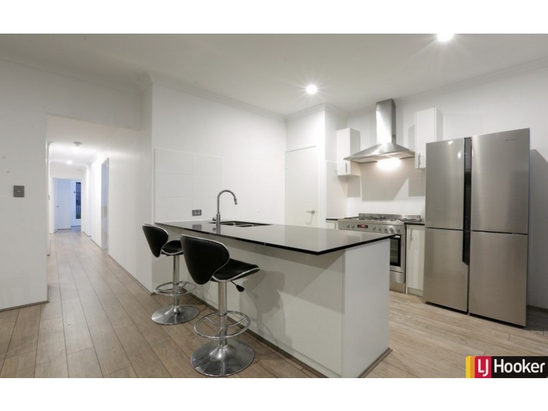 8 Vestita Lane, Halls Head WA 6210