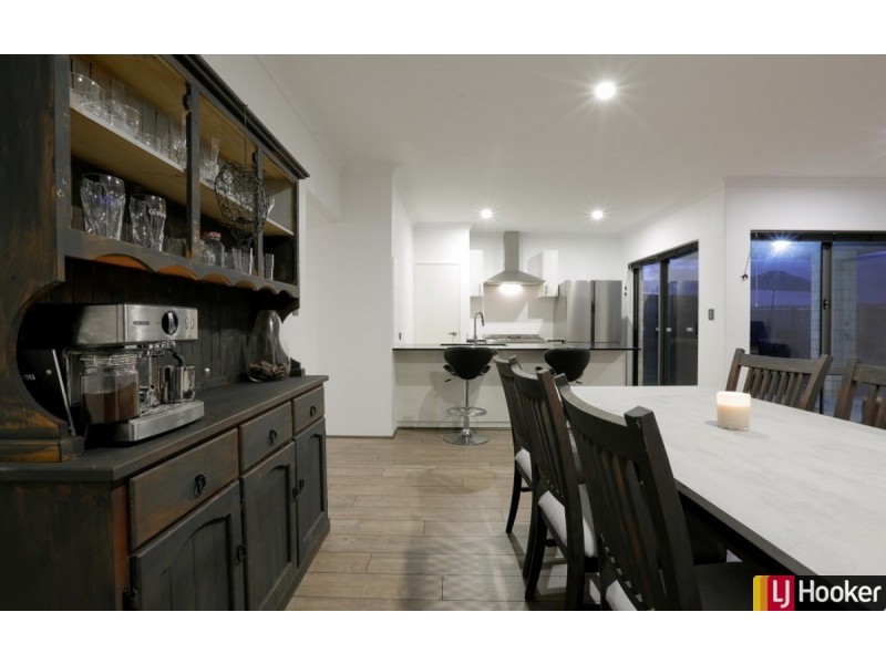 8 Vestita Lane, Halls Head WA 6210