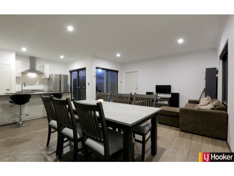 8 Vestita Lane, Halls Head WA 6210