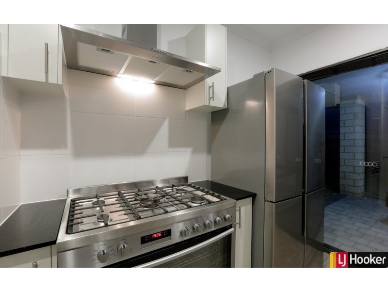 8 Vestita Lane, Halls Head WA 6210