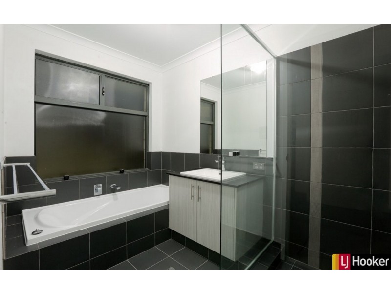 8 Vestita Lane, Halls Head WA 6210