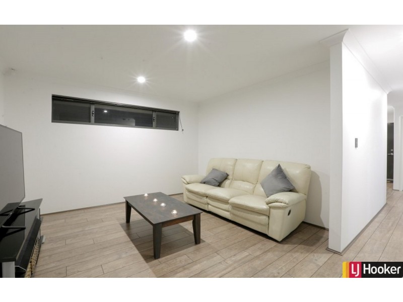 8 Vestita Lane, Halls Head WA 6210