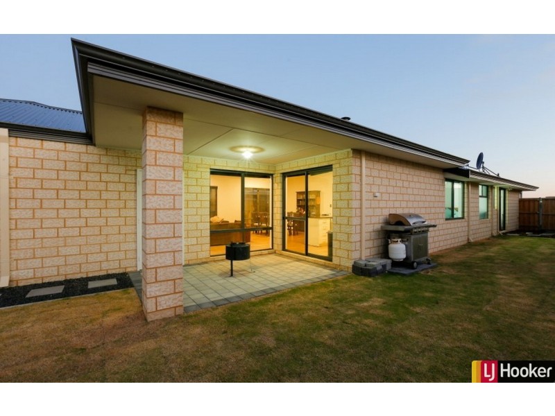 8 Vestita Lane, Halls Head WA 6210