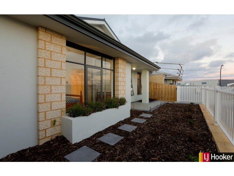 8 Vestita Lane, Halls Head WA 6210