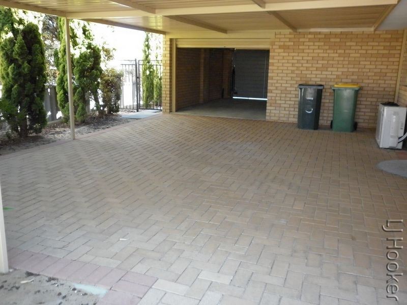 3 Magnolia Rise, Halls Head WA 6210