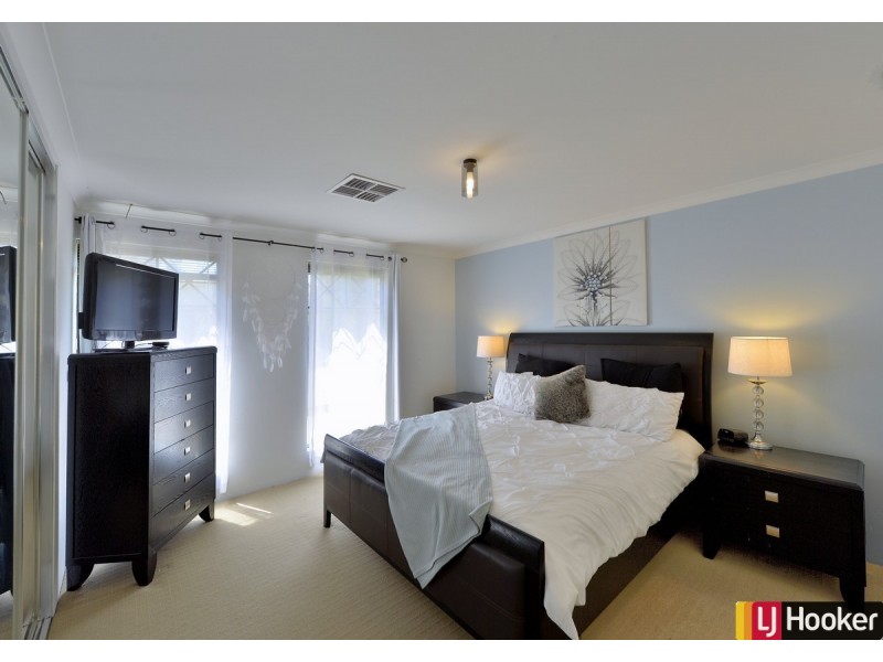 18 Poinsettia Green, Halls Head WA 6210