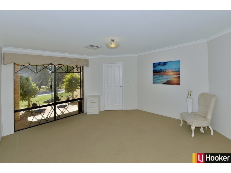 18 Poinsettia Green, Halls Head WA 6210