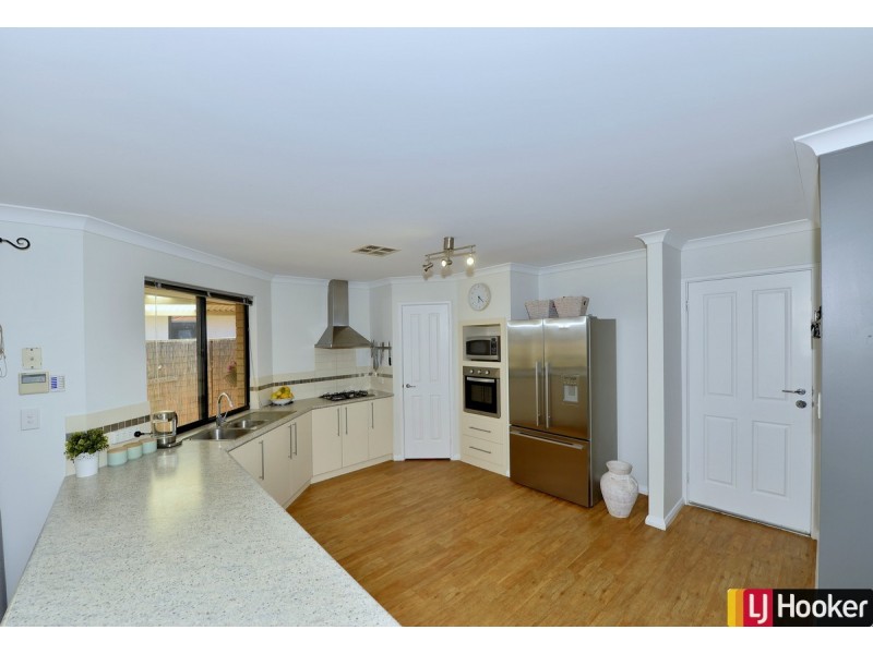 18 Poinsettia Green, Halls Head WA 6210