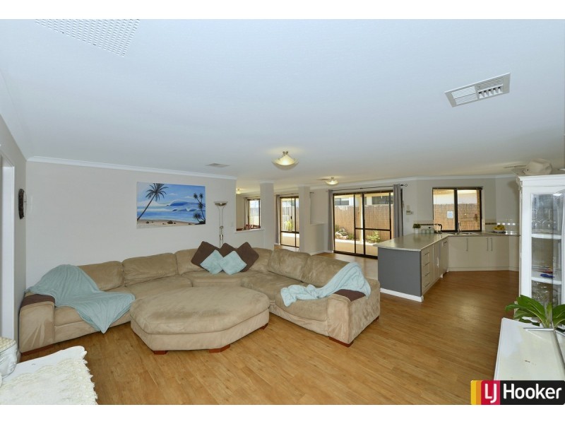 18 Poinsettia Green, Halls Head WA 6210