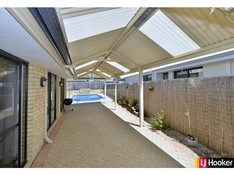 18 Poinsettia Green, Halls Head WA 6210