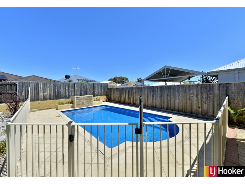 18 Poinsettia Green, Halls Head WA 6210