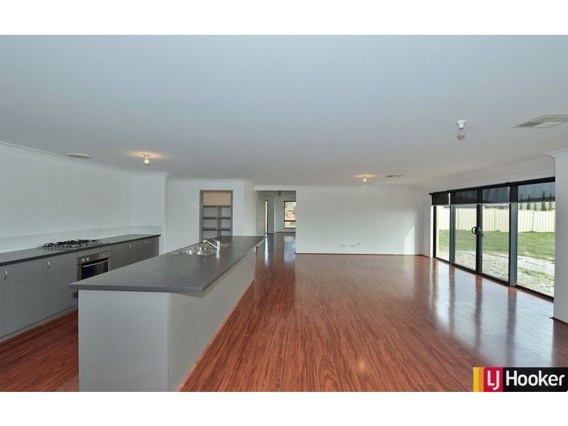 25 Highcliffe Circle, Lakelands WA 6180