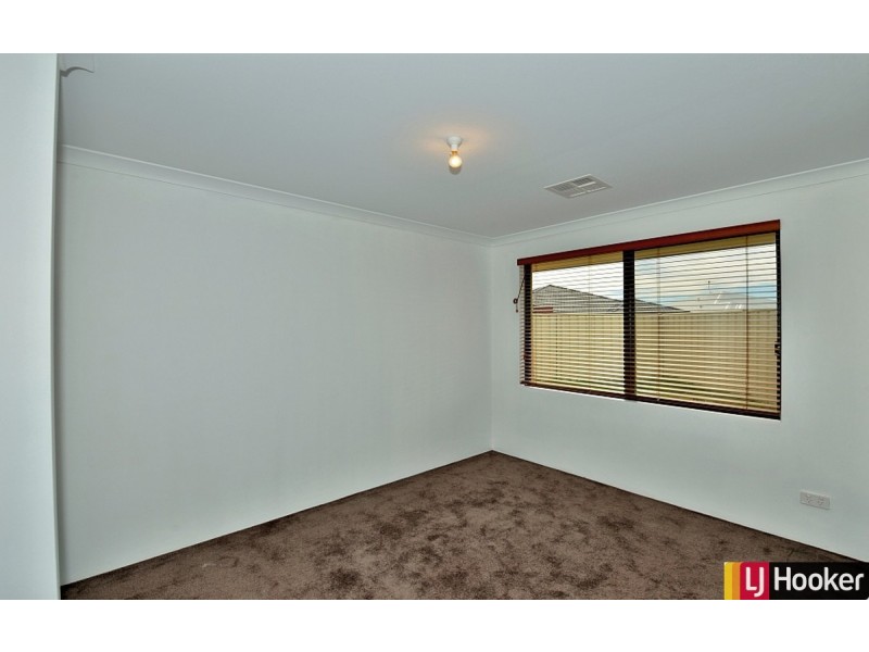 25 Highcliffe Circle, Lakelands WA 6180