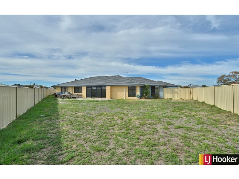 25 Highcliffe Circle, Lakelands WA 6180
