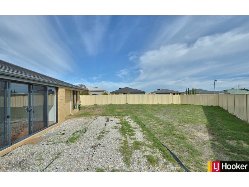 25 Highcliffe Circle, Lakelands WA 6180